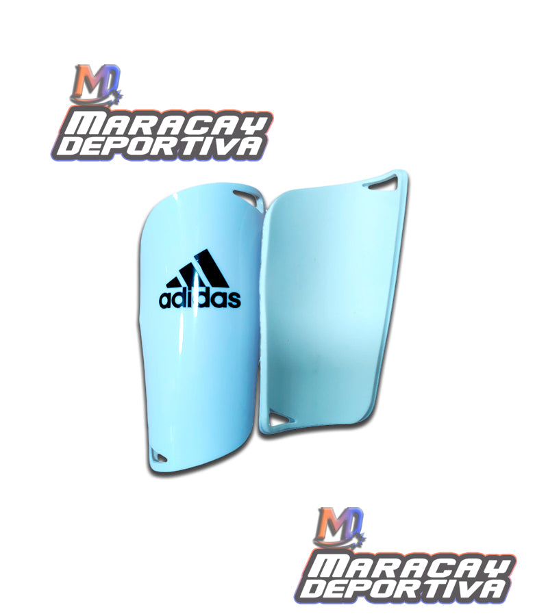 Canilleras Nike y Adidas